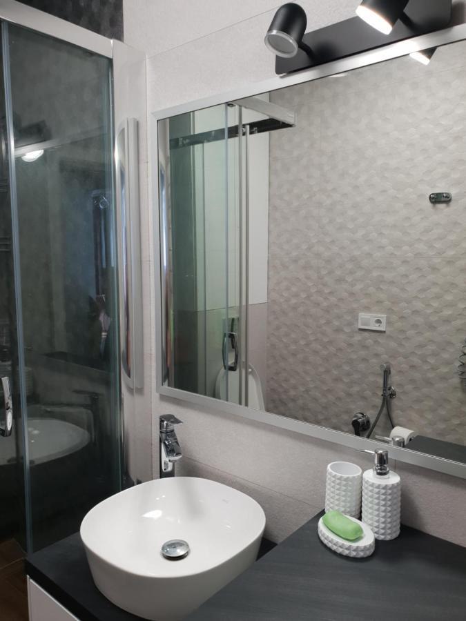 Nyvky Like Home - Fayna Town - Apt 398 Kiew Exterior foto